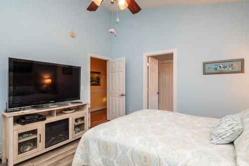 Woodlands Wonder by Oak Island Accommodations - photo 28
