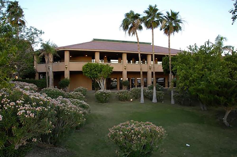 Yuma Inn & Suites - photo 24