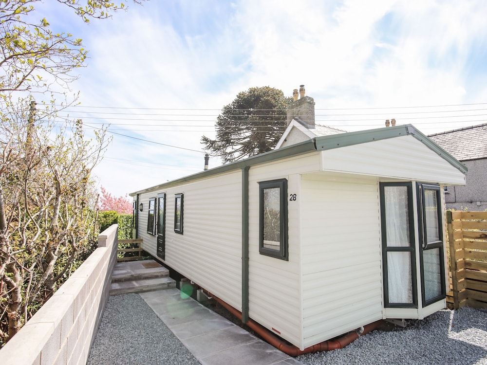 Bryn Hyfryd Caravan — 4-Star Luxury Hotel in Beaumaris, United Kingdom