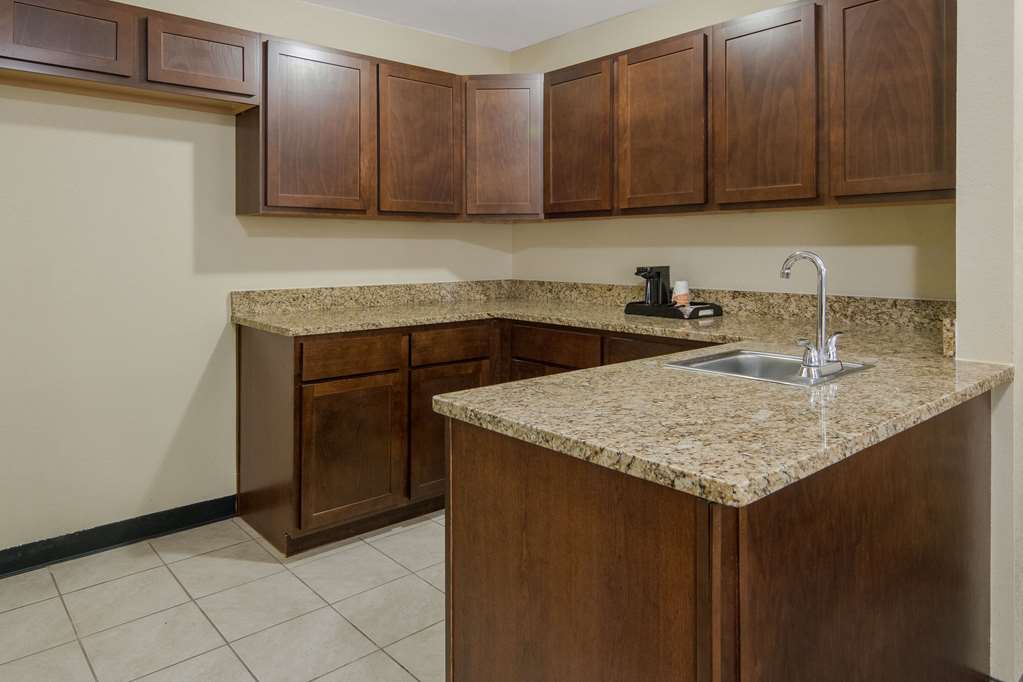 Quality Inn & Suites Roanoke Fort Worth North - photo 28