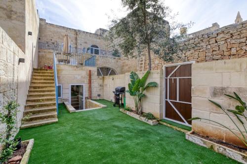 Beautifully Renovated 3BR Sliema Townhouse — 4-Star Luxury Hotel in Sliema, Malta
