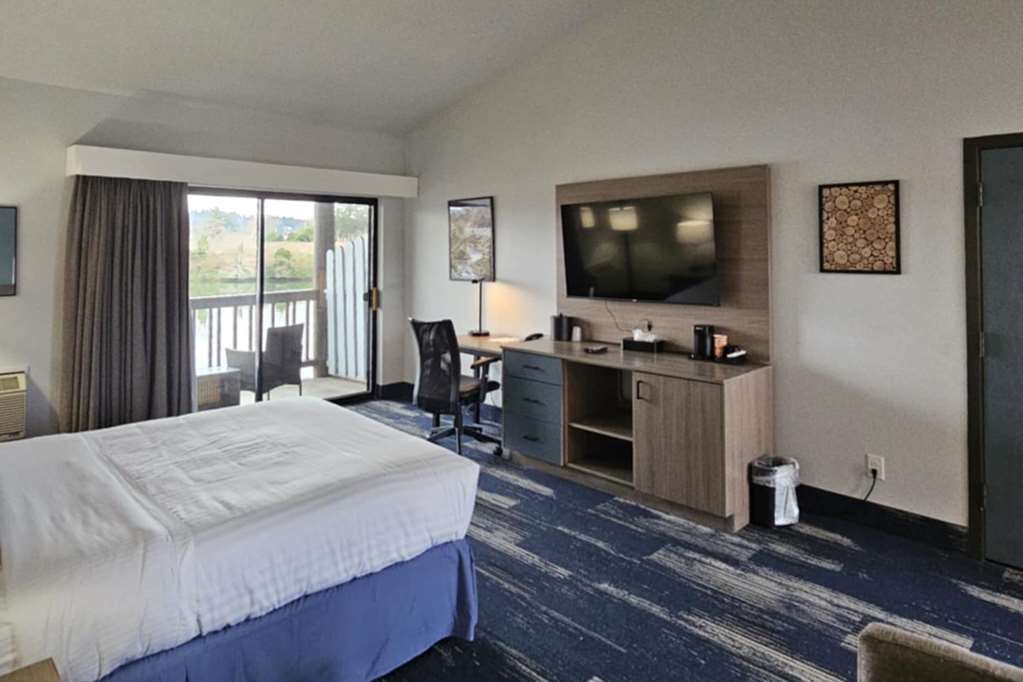 Edgewater Inn and Suites an Ascend Collection Hotel - photo 21