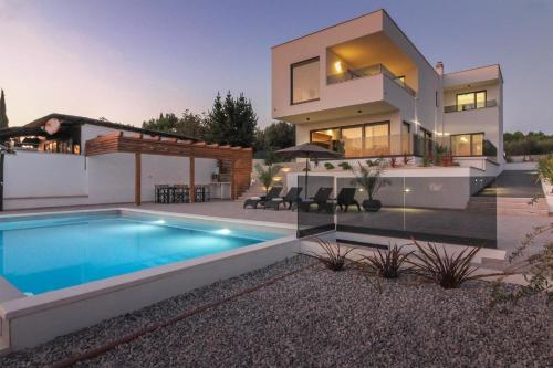 New modern luxury villa near the beach with sea view pool sauna BBQ and playground by WiiBuk — 4-Star Luxury Hotel in Medulin, Croatia