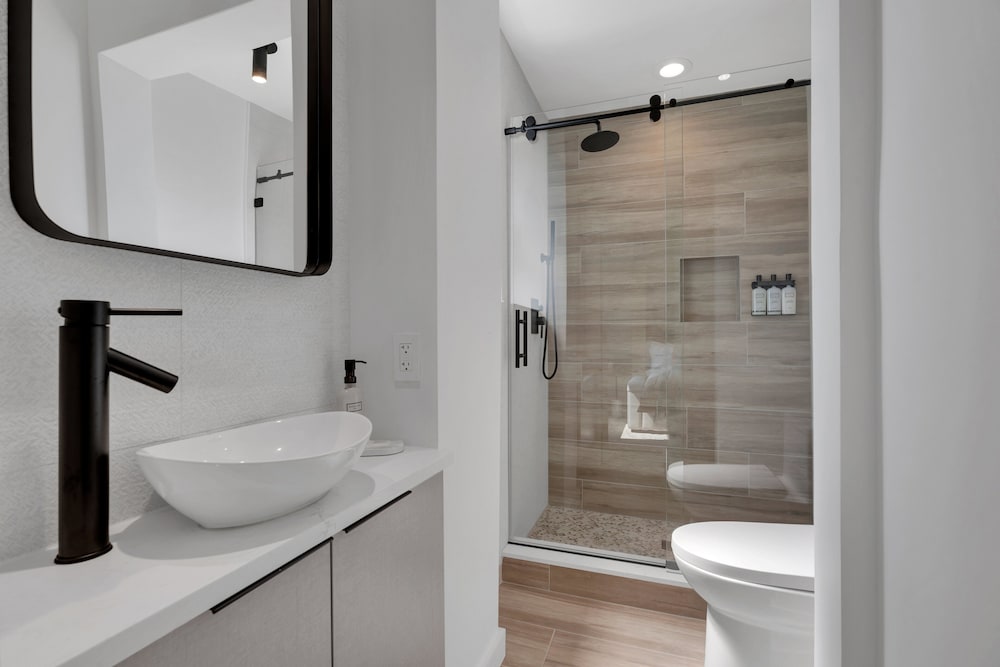 The St Laurent Social Club & Guest Rooms - photo 37