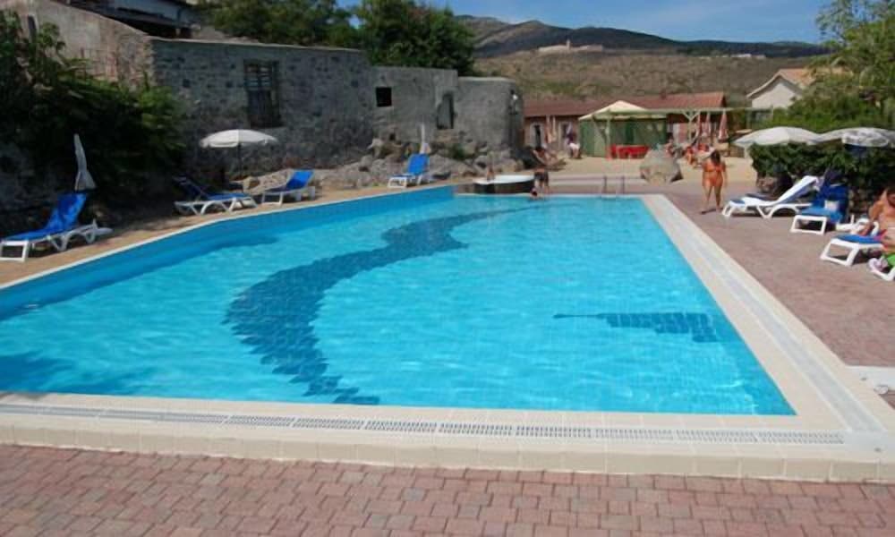 Resort La Mandola — 4-Star Luxury Hotel in Capraia Isola, Italy