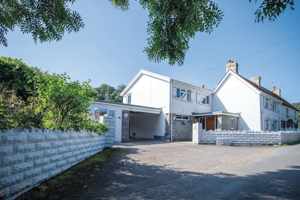 Bryn View 5 Bedroom Holiday Home Oxwich — 4-Star Luxury Hotel in Swansea, United Kingdom