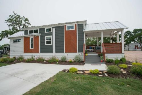 Simply Southern Tiny House Retreat — 4-Star Luxury Hotel in Austin, United States