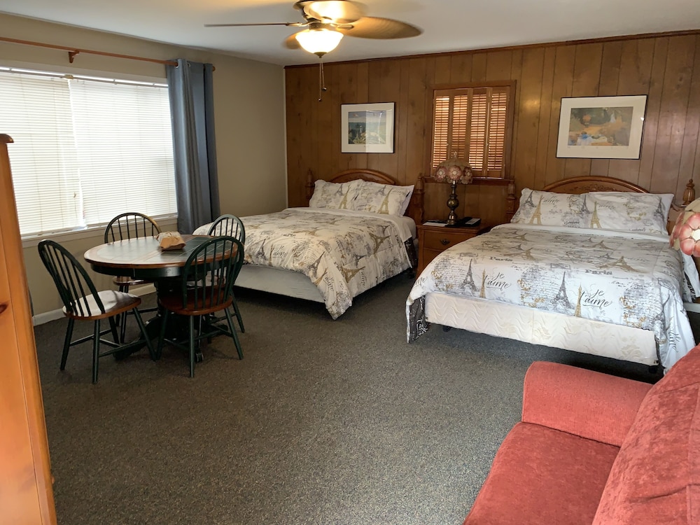Phillips Historic Motel & Cottages - photo 38