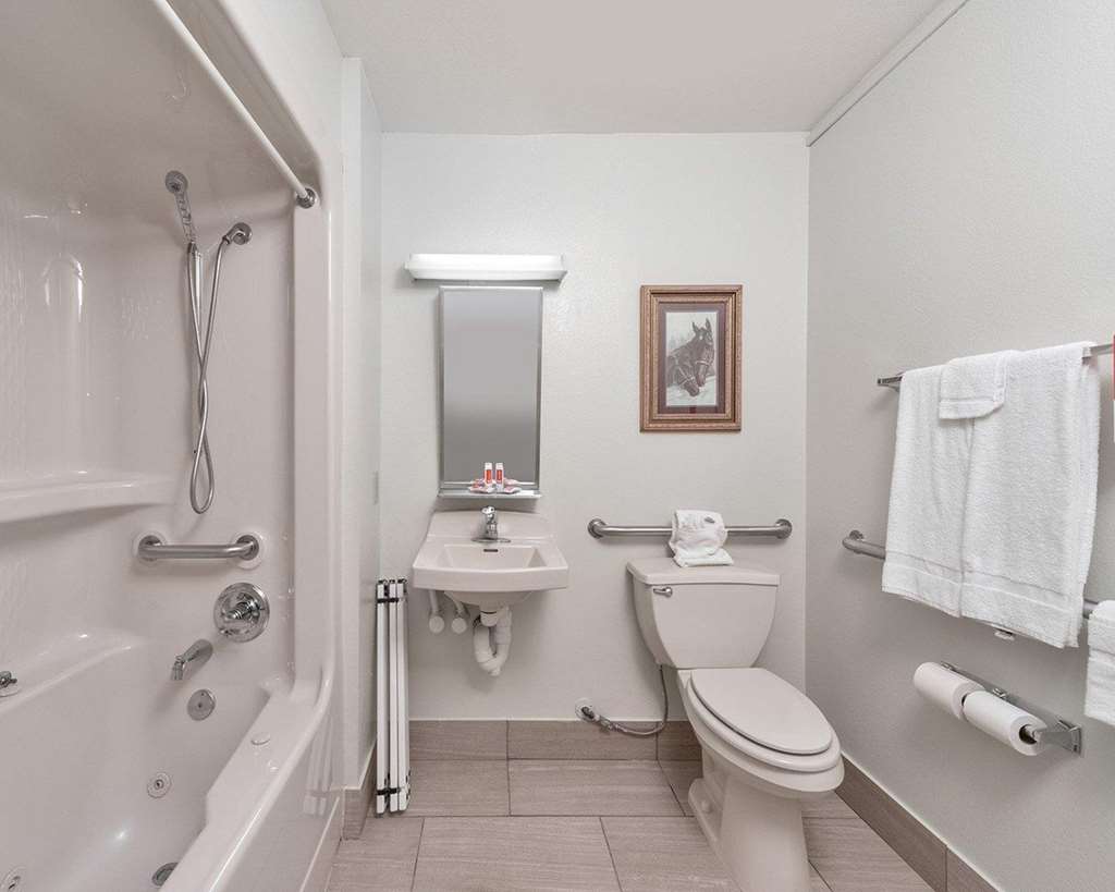 Econo Lodge Inn & Suites Shelbyville - photo 24