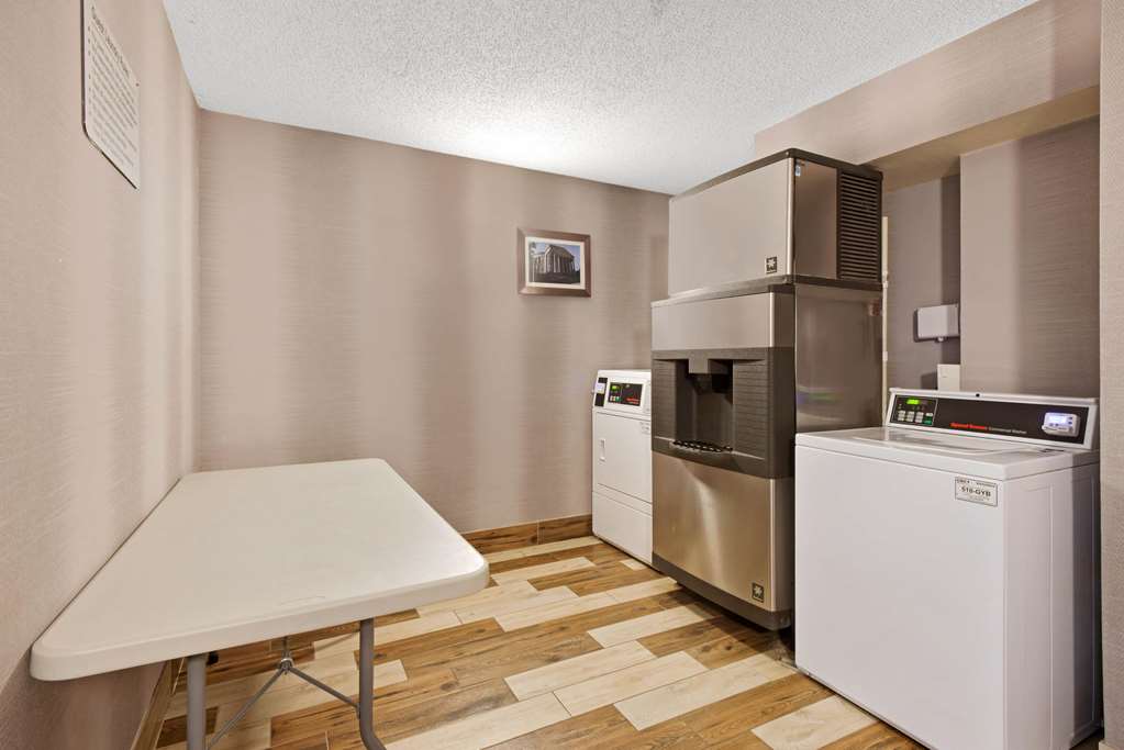 La Quinta Inn & Suites by Wyndham DC Metro Capital Beltway - photo 85