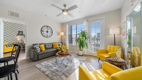 Stylish 2BR Corporate Stay Pool Balcony #2 — 4-Star Luxury Hotel in Tampa, United States