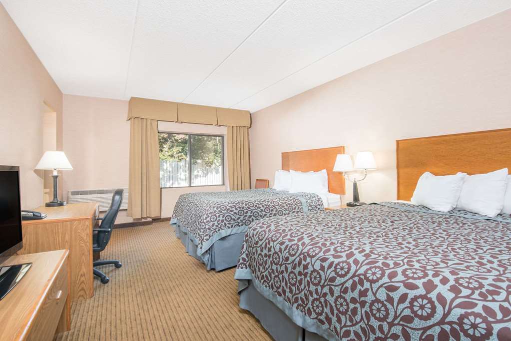 Days Inn by Wyndham Duluth Lakewalk - photo 5