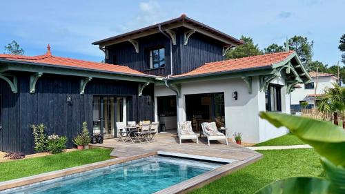 Le Clos des Pins in Andernos-Les-Bains, France