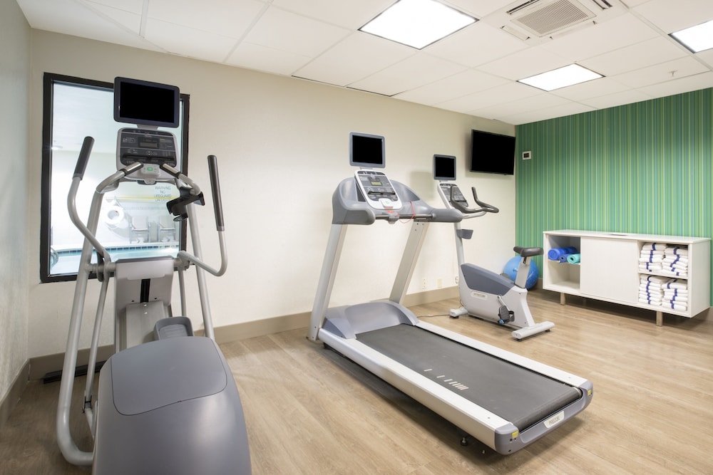 Holiday Inn Express Kansas City at the Legends by IHG - photo 19