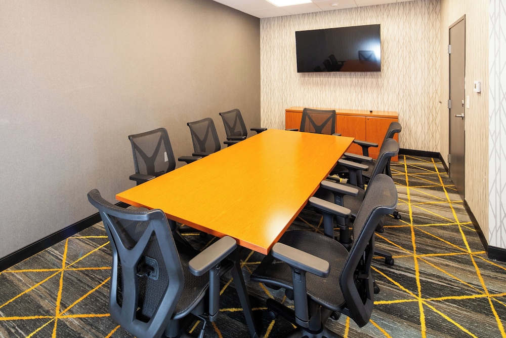 Holiday Inn & Suites Detroit Troy by IHG - photo 50