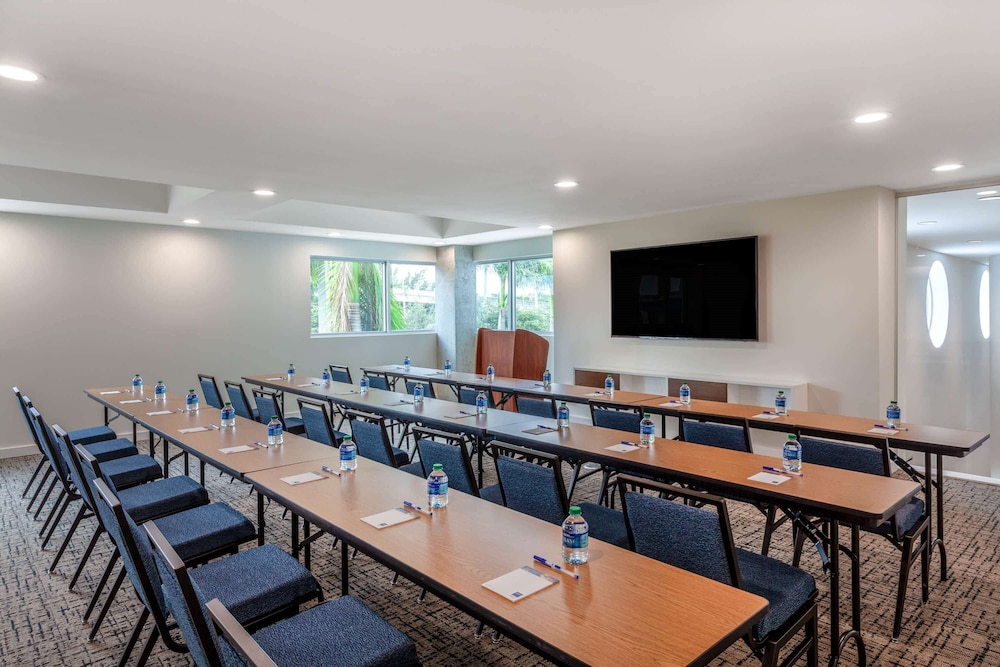 Maritime Hotel Fort Lauderdale Airport & Cruiseport - photo 36