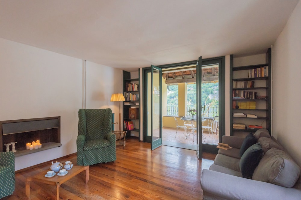 Residenza Regina by Rent all Como — 4-Star Luxury Hotel in Laglio, Italy