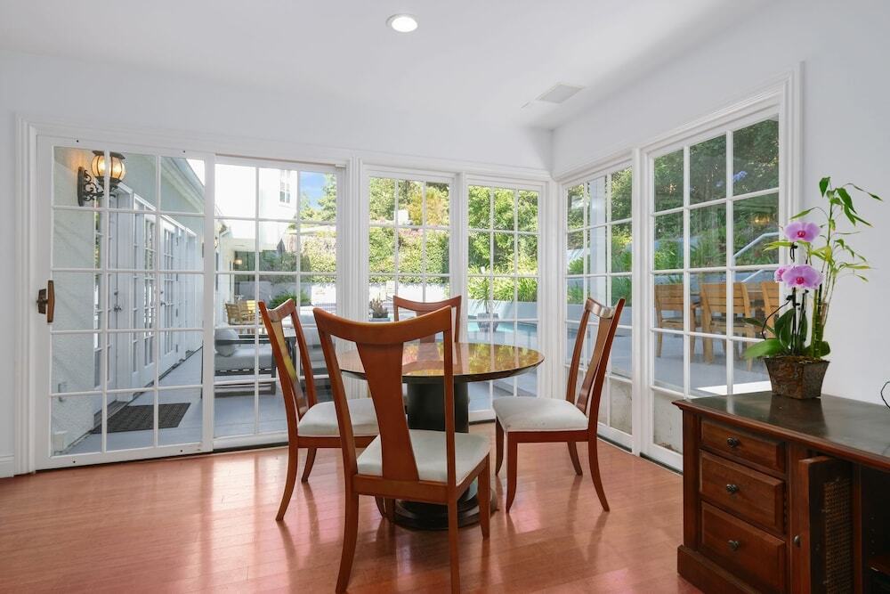 Hollywood Hills Upscale - photo 3