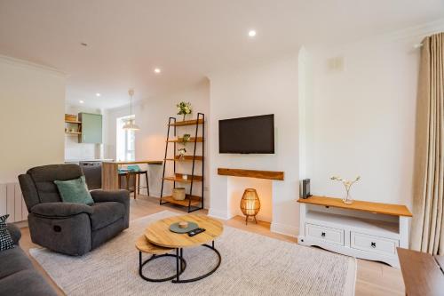 Simply Stunning 3 Bed Apartment with Free Parking — 4-Star Luxury Hotel in Gaillimh, Republic of Ireland