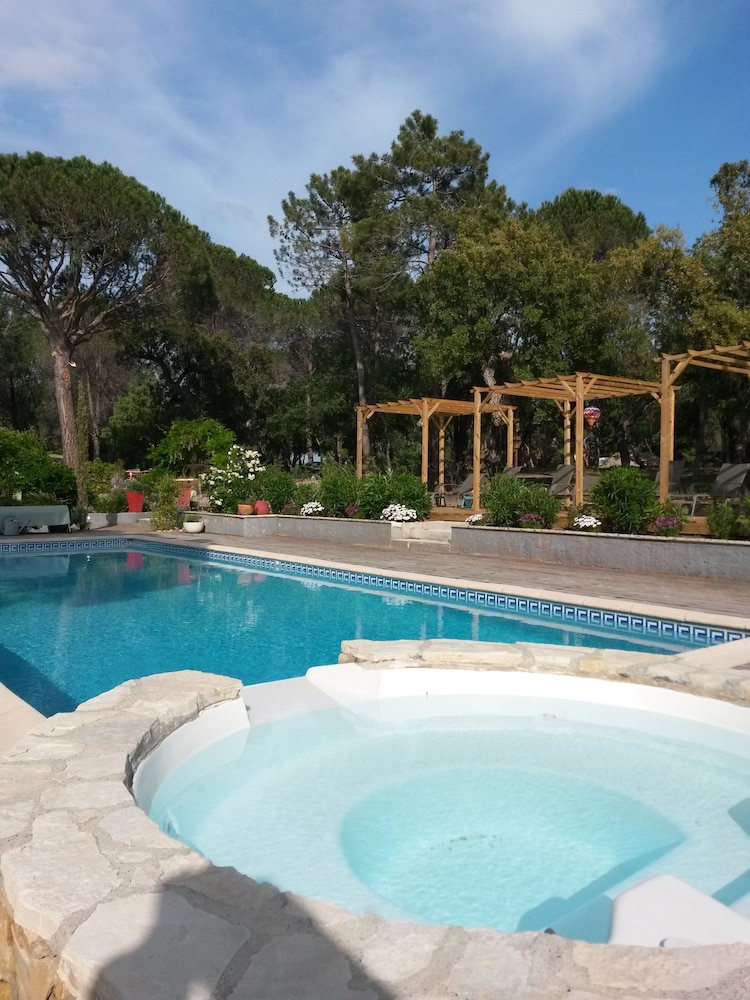 Les Mayombes - last minute hotel in Mougins