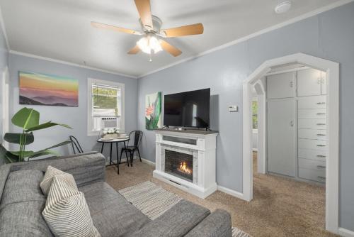 Bo's Cozy Green DADU Bungalow with shared Hot Tub Sauna — 4-Star Luxury Hotel in Billings, United States