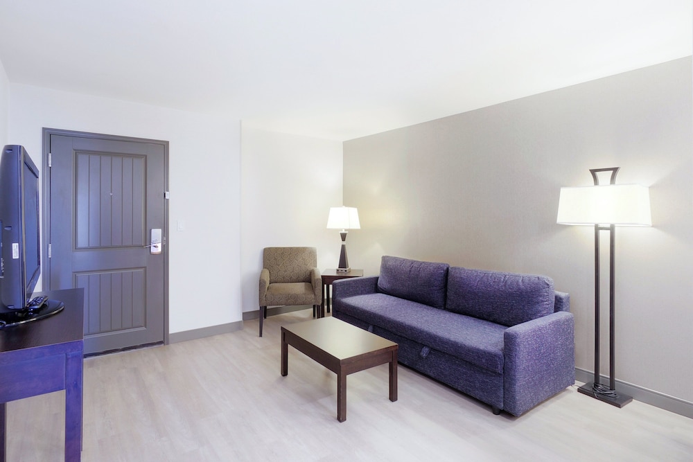 Holiday Inn Hotel & Suites Phoenix Airport By Ihg - photo 17