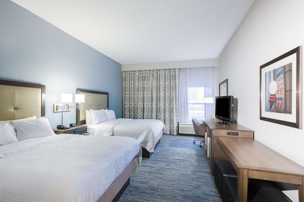 Hampton Inn Mount Airy - photo 18