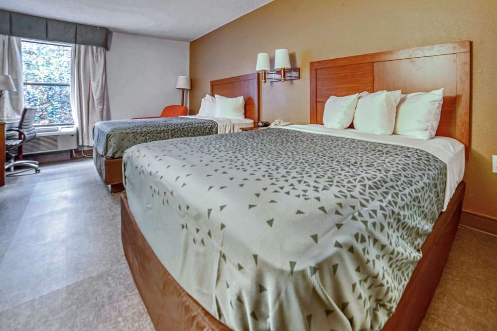 Econo Lodge Raleigh near Walnut Creek Amphitheatre - photo 43