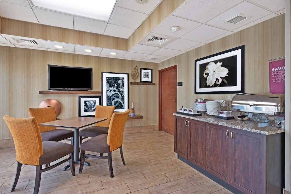 Hampton Inn Huntington Barboursville - photo 25