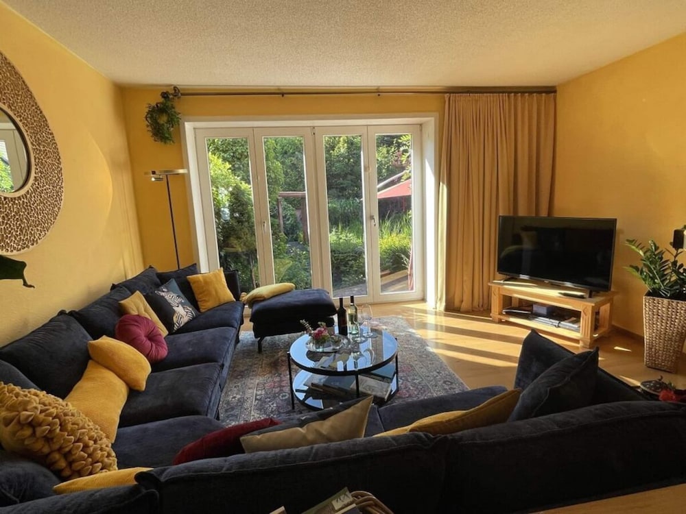 Unexpected bochum Comfortable Vacation Home — 4-Star Luxury Hotel in Bochum, Germany
