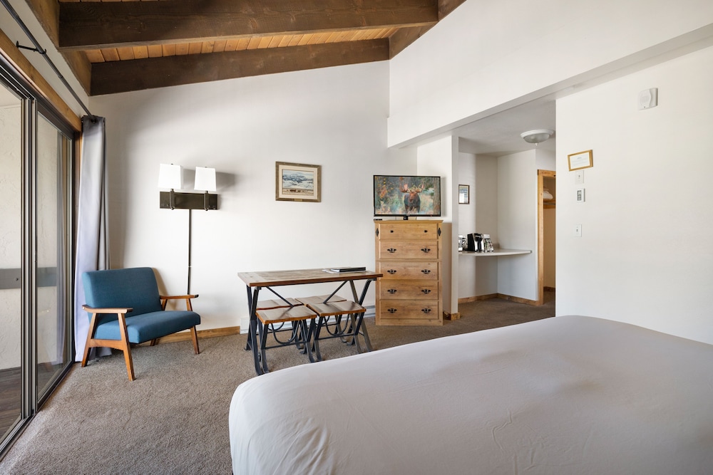 Elk Refuge Inn - photo 14