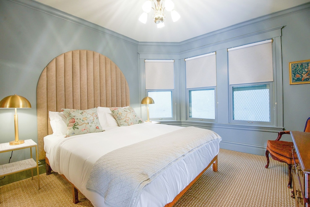 Nob Hill Inn - photo 25