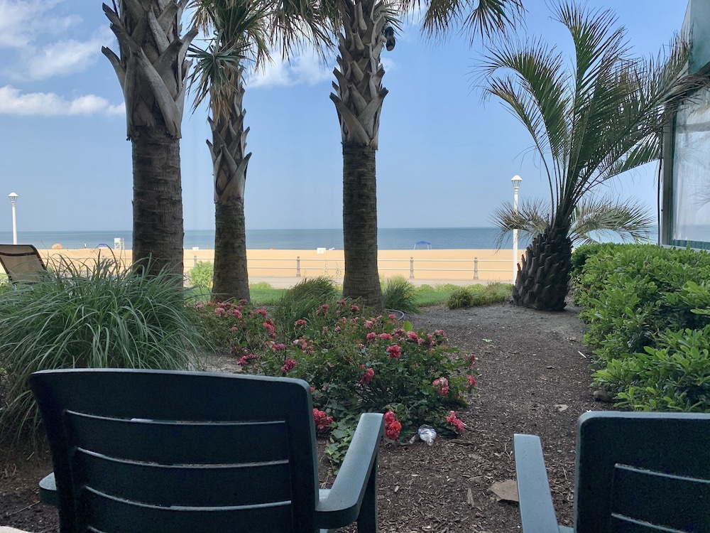 Holiday Inn & Suites Virginia Beach North Beach by IHG - photo 34