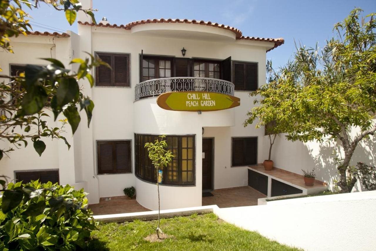 Ericeira Chill Hill Hostel Peach Garden