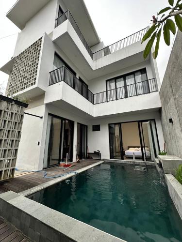 Villa Danish — 4-Star Luxury Hotel in Batu, Indonesia