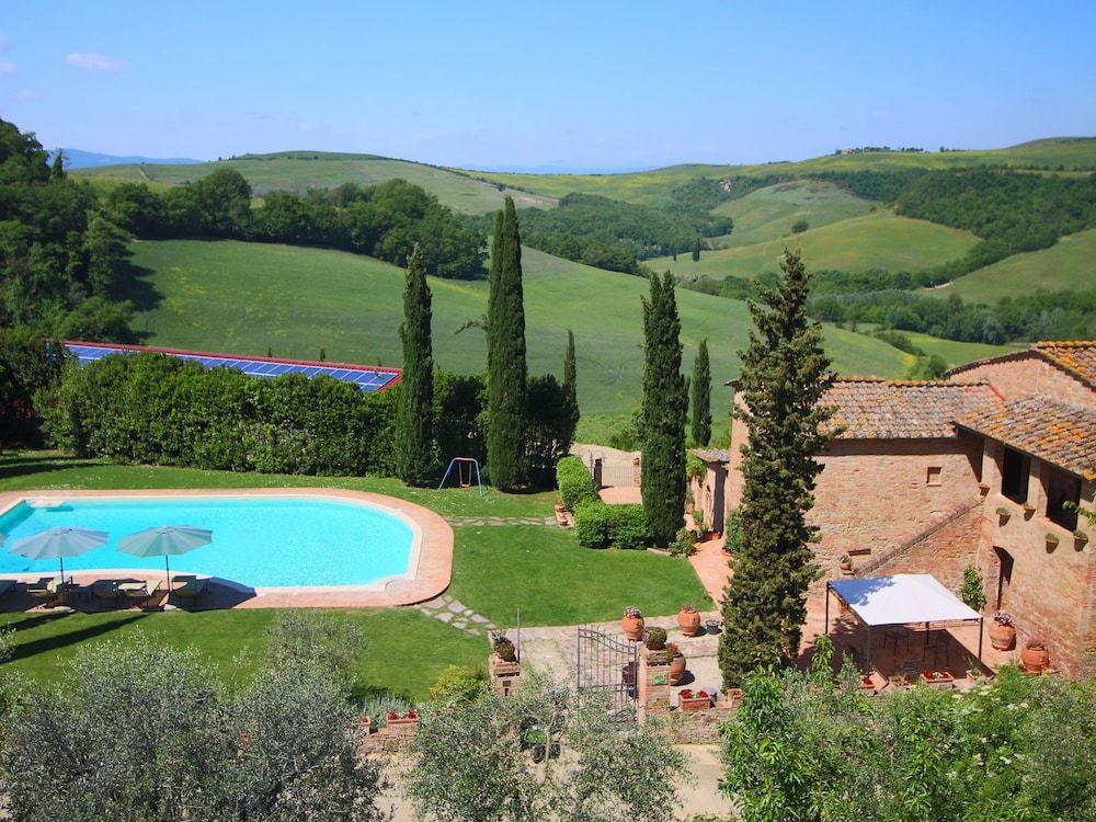 Belvilla by OYO Biancospino Montalcino — 4-Star Luxury Hotel in Montalcino, Italy