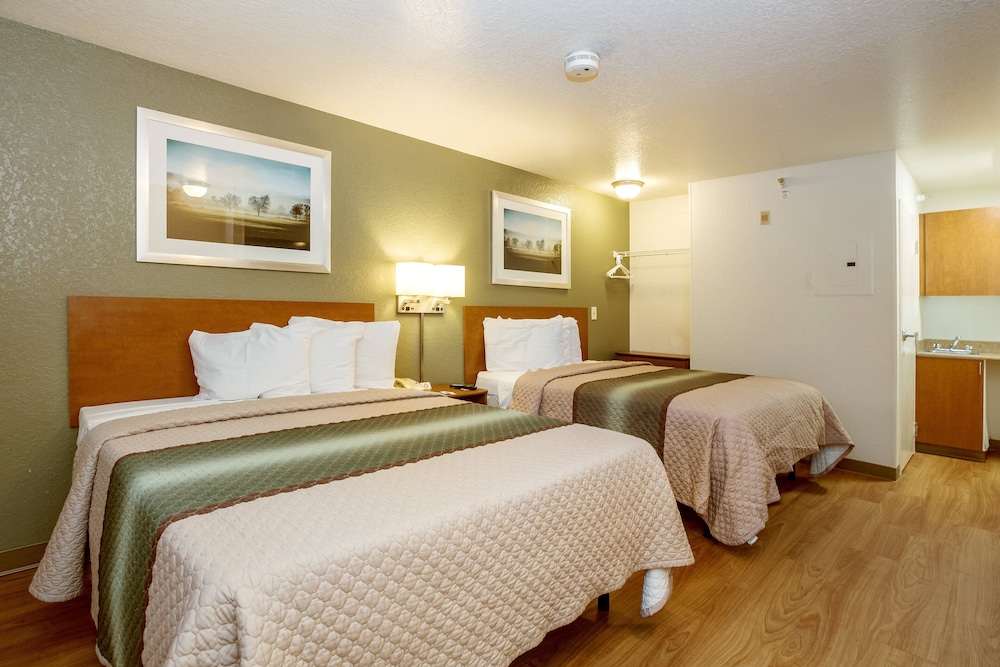 HomeTowne Studios by Red Roof Philadelphia Maple Shade NJ pet-friendly hotel Maple Shade