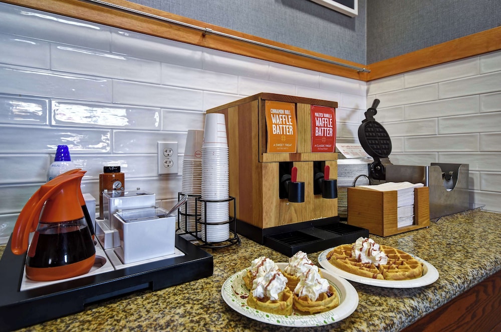 Hampton Inn Rutland - photo 53