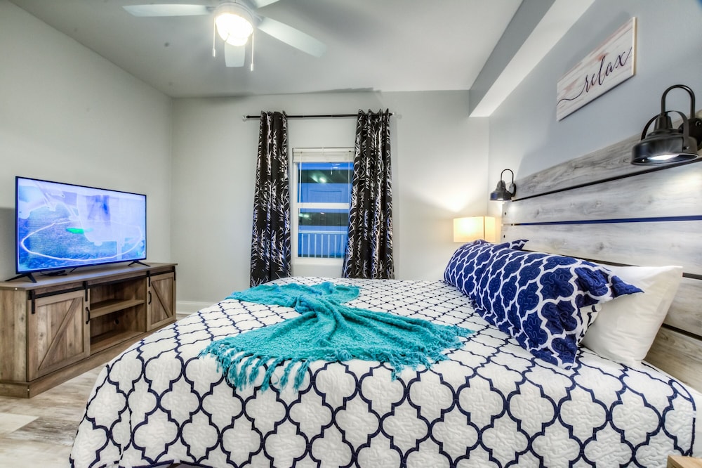 Laketown Wharf Resort by Aneliya's Rentals - photo 62