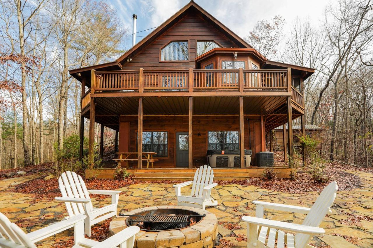 Bear Naked Bungalow — 4-Star Luxury Hotel in Blue Ridge, United States