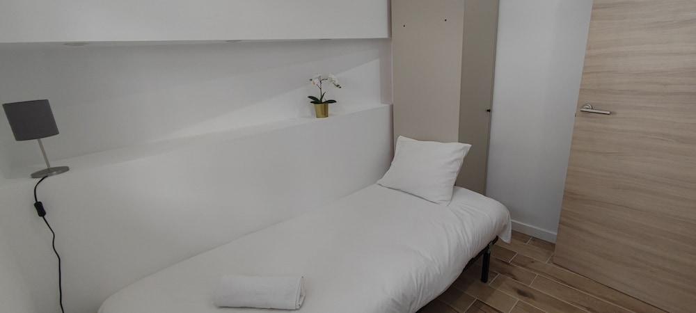 Feel Welcome Barcelona — hotel in Cornella De Llobregat