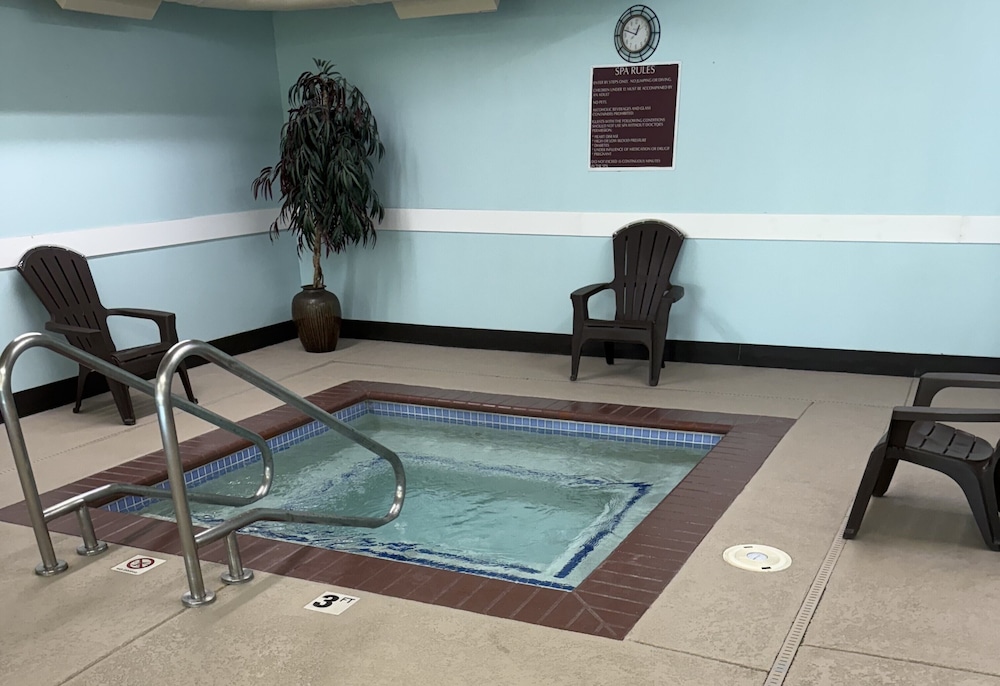 Evergreen Inn and Suites - photo 23