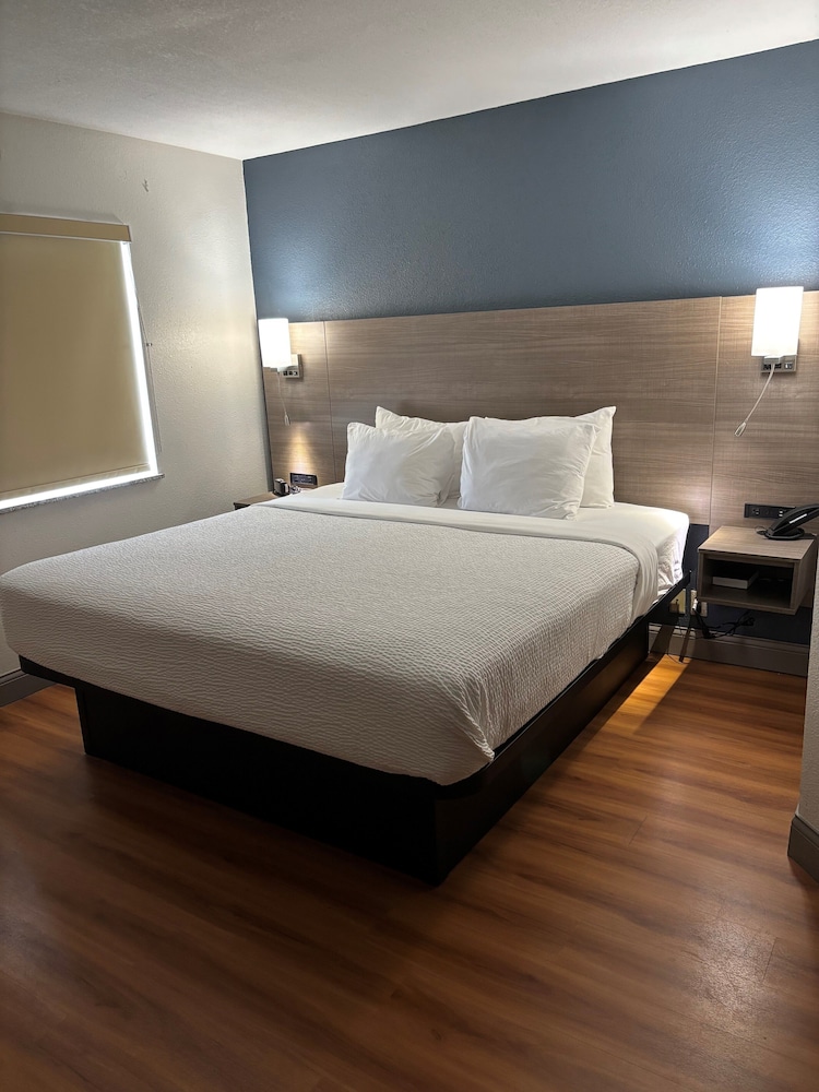 Baymont by Wyndham Kingdom City - photo 9