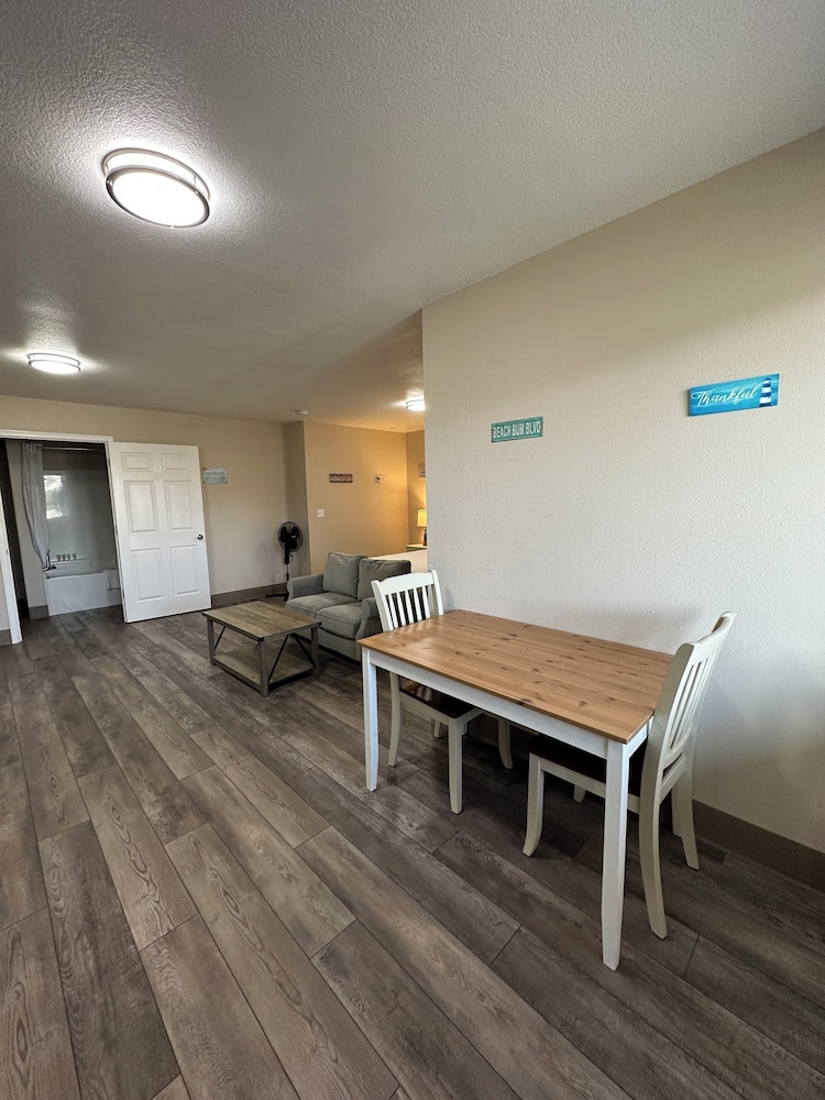 The Coastal Inn and Suites - photo 115