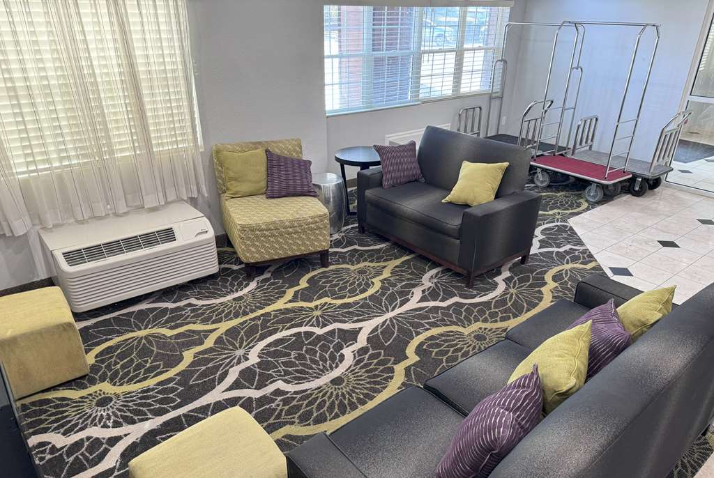 La Quinta Inn & Suites by Wyndham Tulare - photo 14