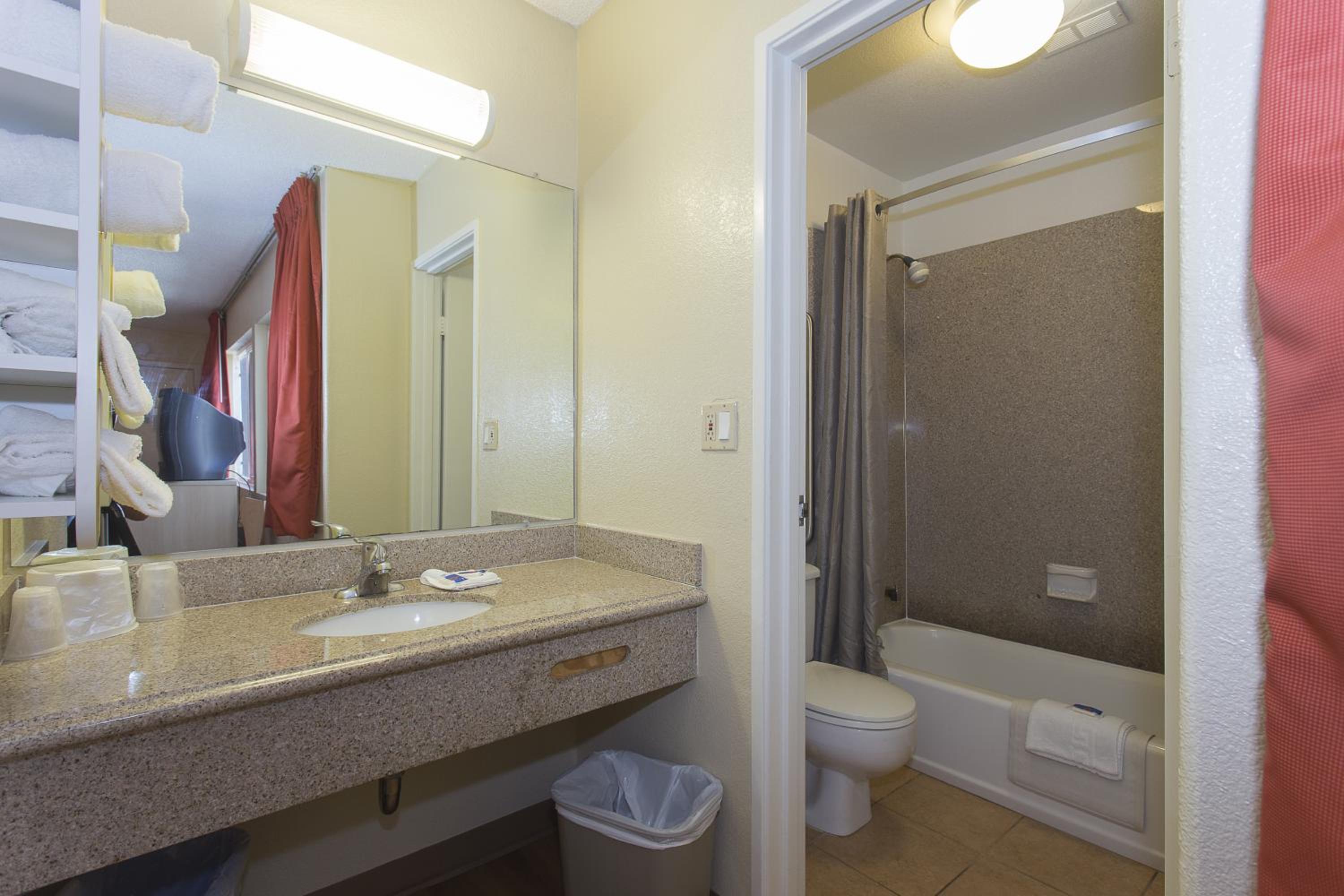 Cathedral Hill Hotel - photo 20