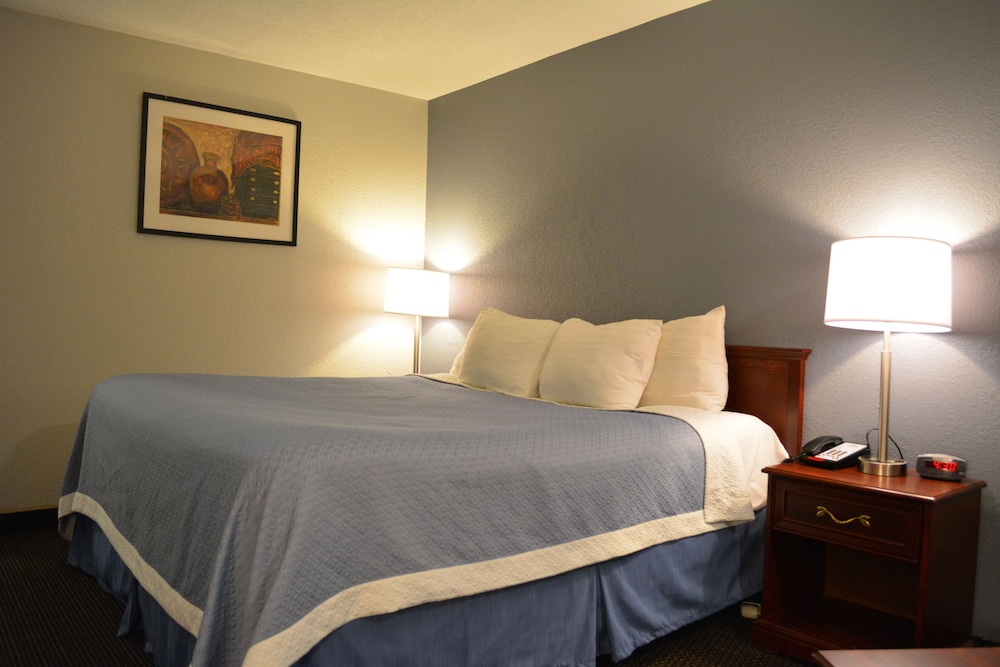 Days Inn by Wyndham West Des Moines - photo 4