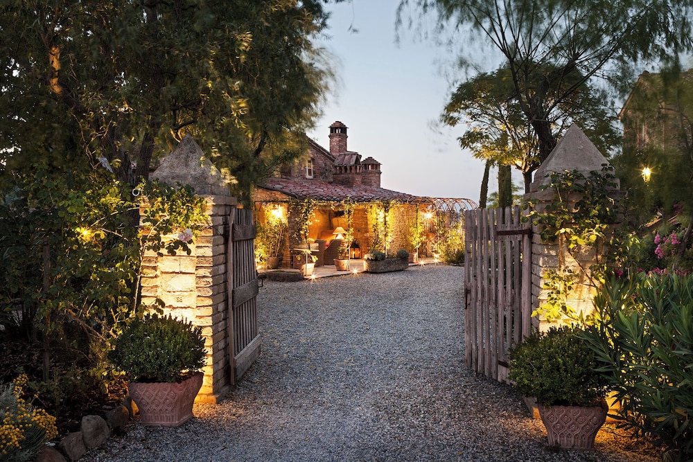 Lupaia - carbon neutral hotel in Torrita Di Siena