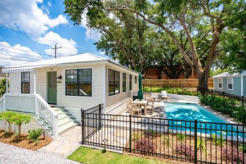 108 the Church St Collection with Pool — hotel in Fairhope