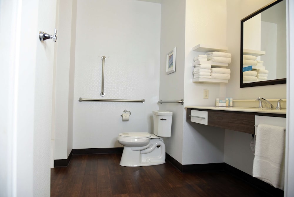Hampton Inn Kalamazoo - photo 15